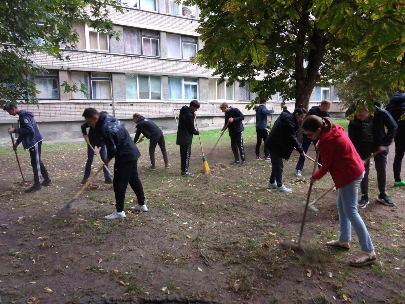 «Сложнее всего начать действовать, все остальное зависит только от упорства». В БНТУ прошла акция «Чистый дом»
